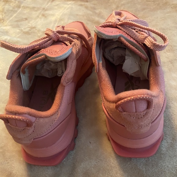 Reebok - Picture 3 of 3